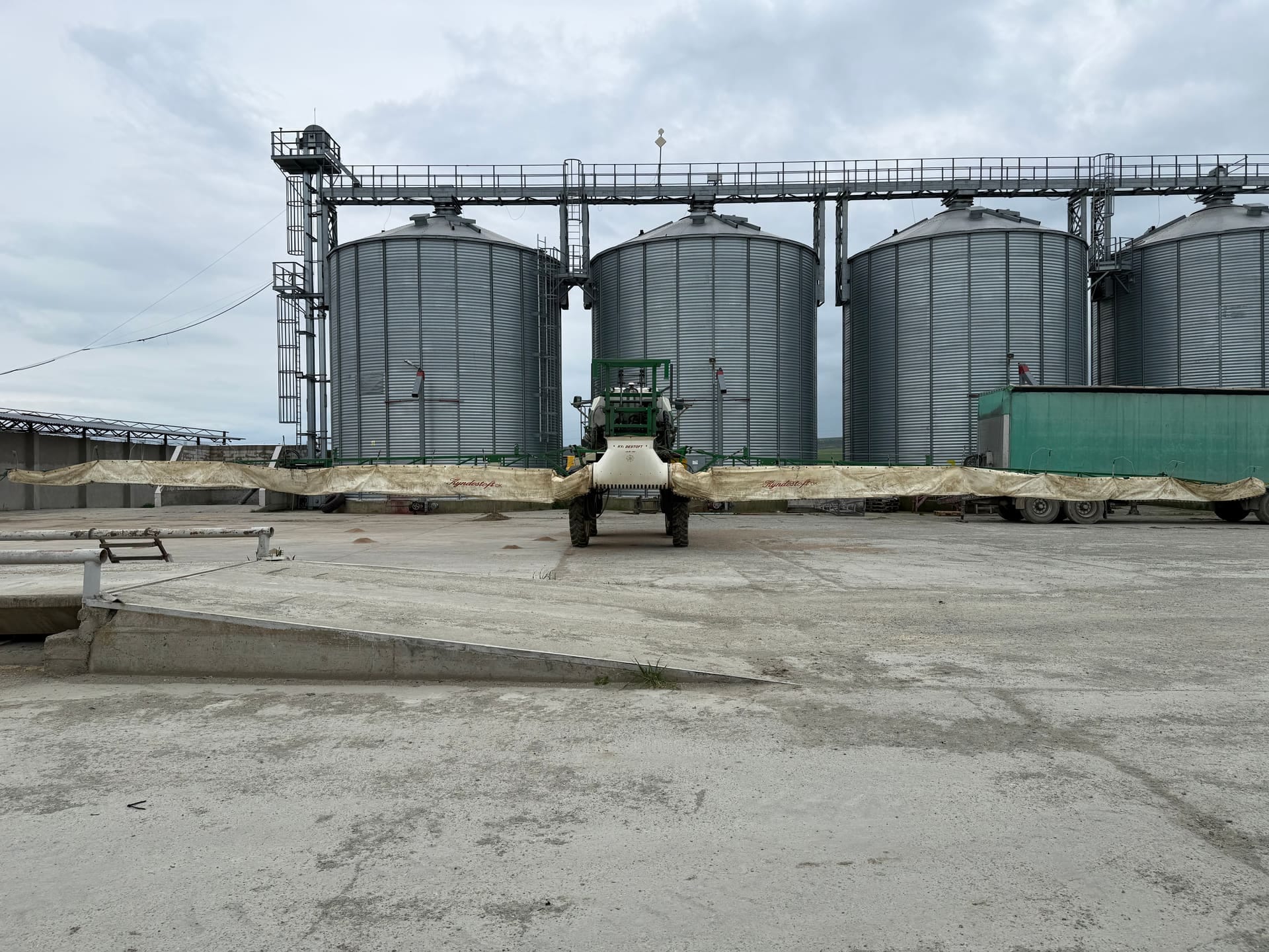 Silozuri de depozitare cereale — AET Cooperativă Agricolă